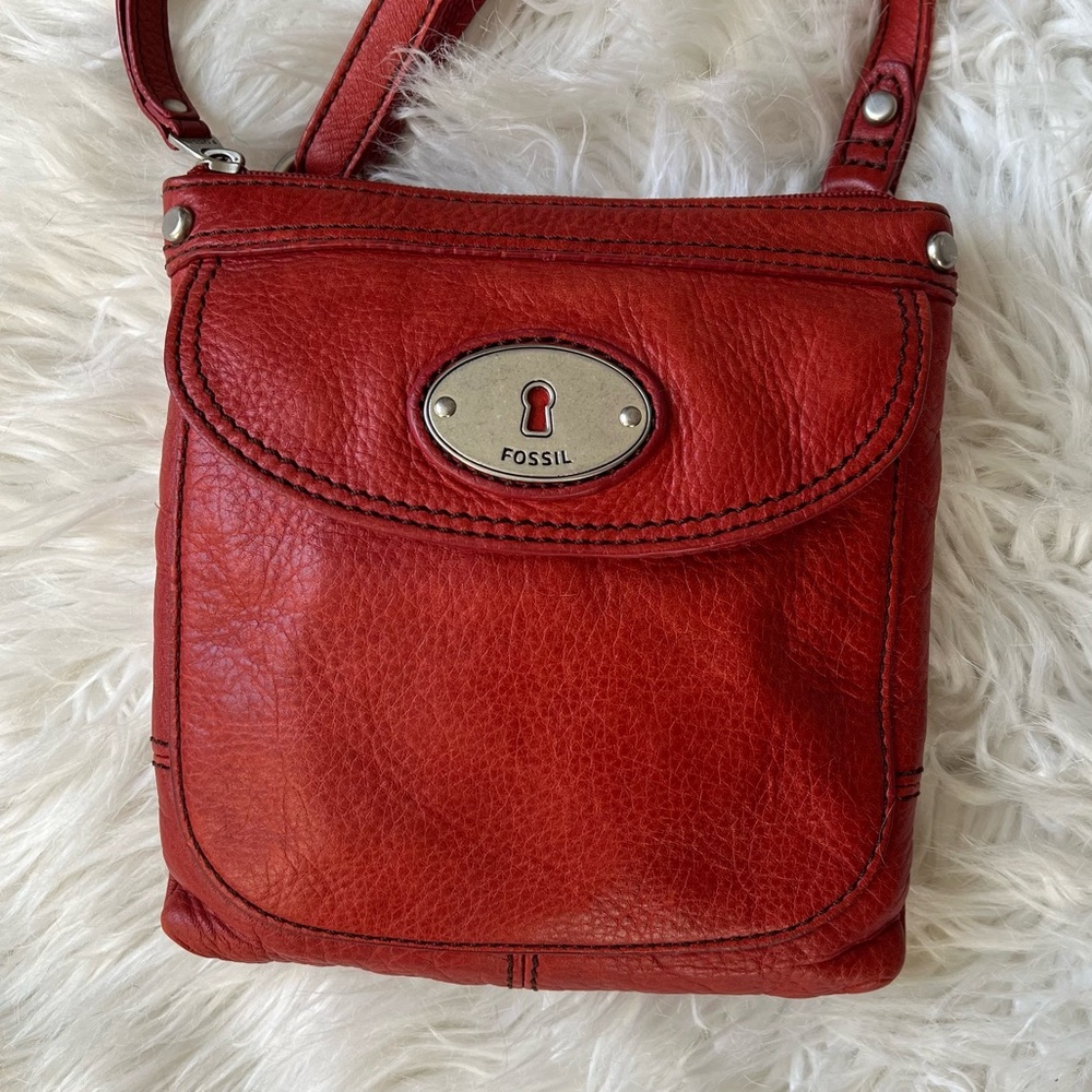 🌿SOLD🌿Fossil Vintage Bright Red Leather Mini Zip Crossbody Rectangle Purse ❤️ - Picture 3 of 9